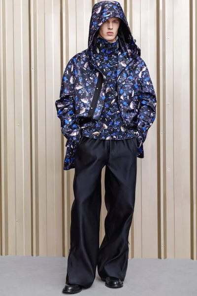 Look 16
